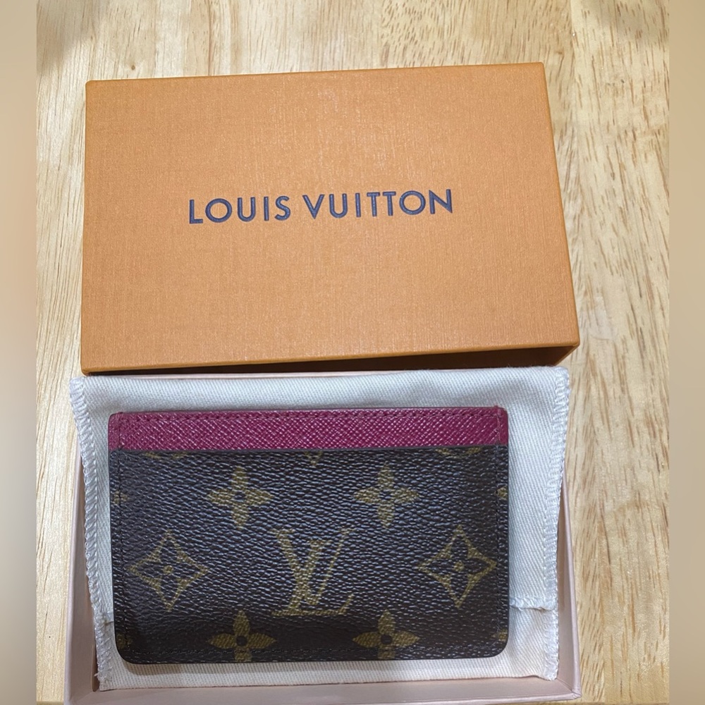 Authentic rare Louis Vuitton M60703 Card Holder in Fuchsia and Monogram